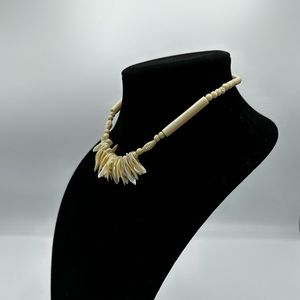 60s Vintage 16in Shell and Bone Necklace
